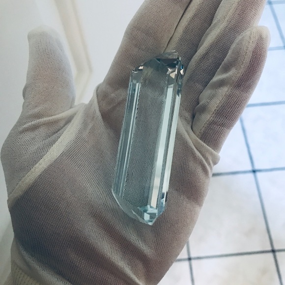 Huge IF 338.35 ct light blue aquamarine gemstone - Picture 4 of 8